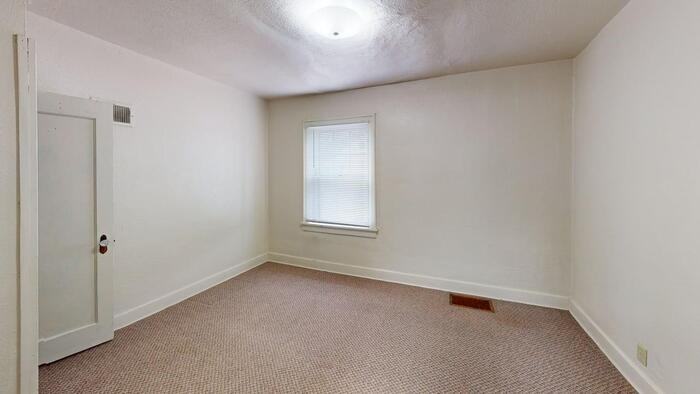 1508 E Thayer Ave #1 - Photo 3 of 7