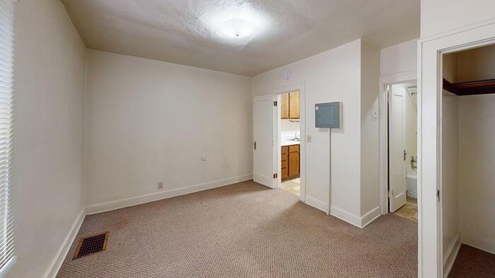 1508 E Thayer Ave #1 - Photo 4 of 7