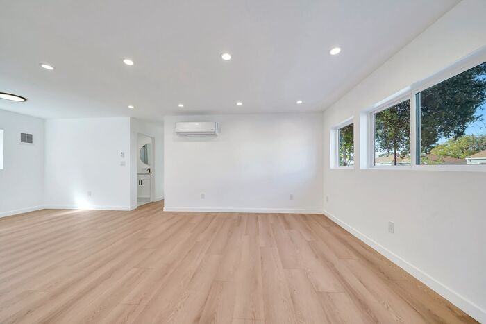 8322 Wyngate St #8320 - Photo 5 of 27