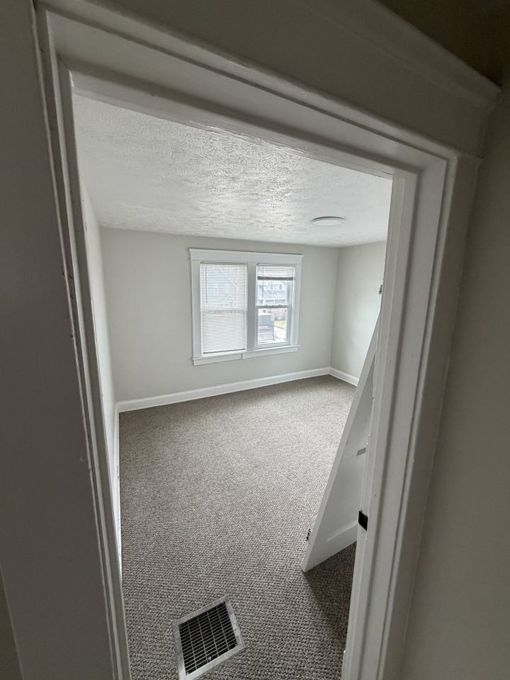 13715 Thornhurst Ave #1 - Photo 7 of 14