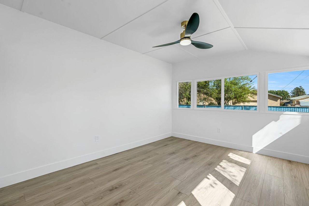 406 Sierra Ave - Photo 2 of 28