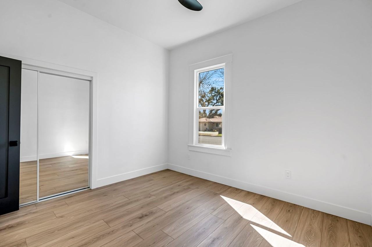 406 Sierra Ave - Photo 5 of 28