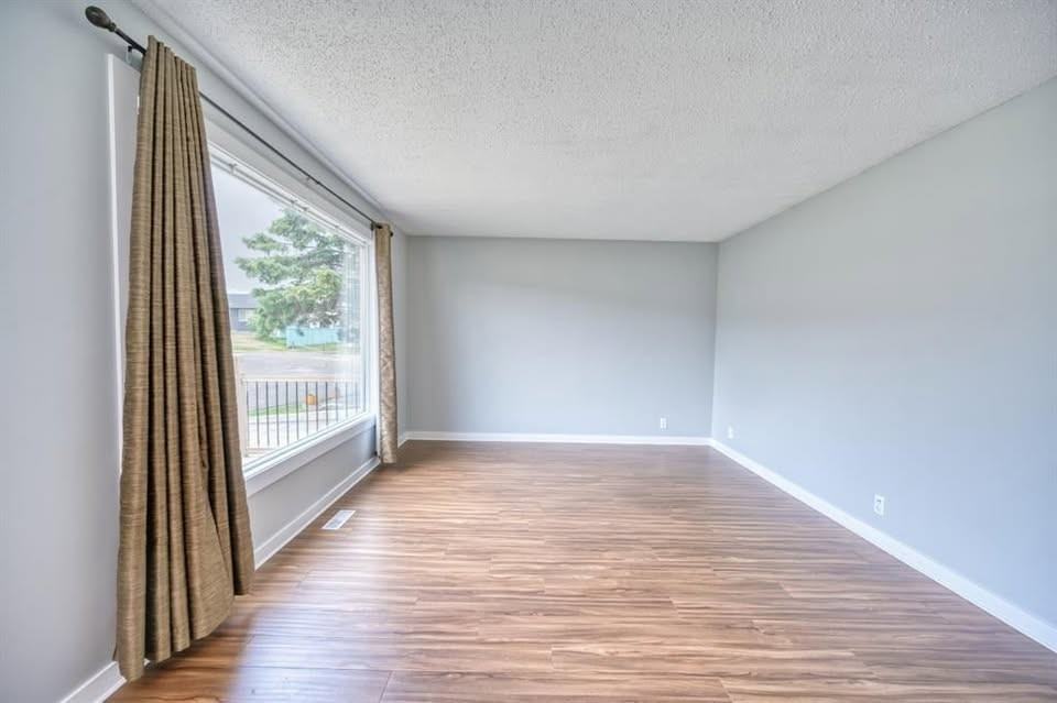 80 Castlebrook Way Ne #1 - Photo 3 of 10