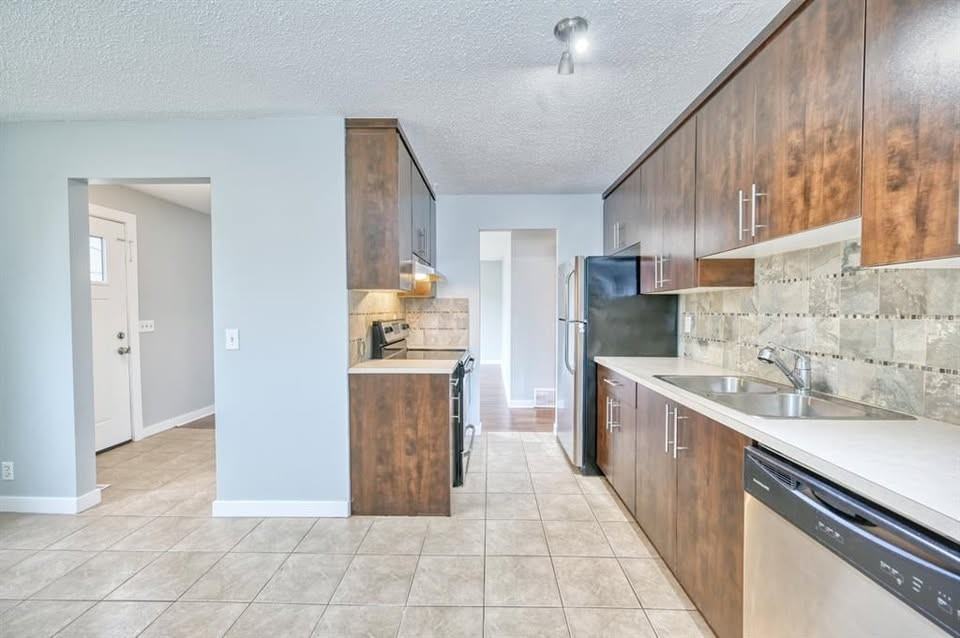 80 Castlebrook Way Ne #1 - Photo 5 of 10