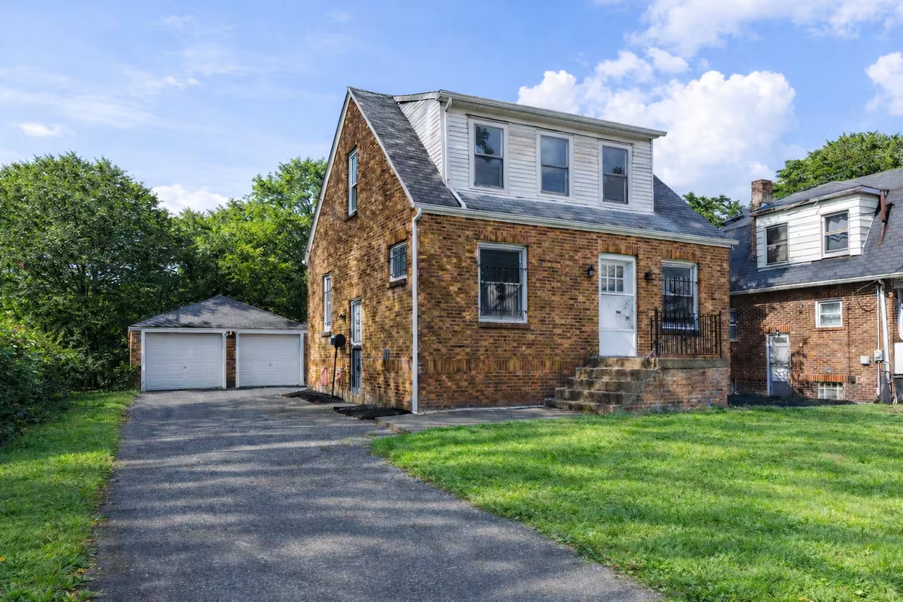 532 W Ravenwood Ave #1 - Photo 2 of 9