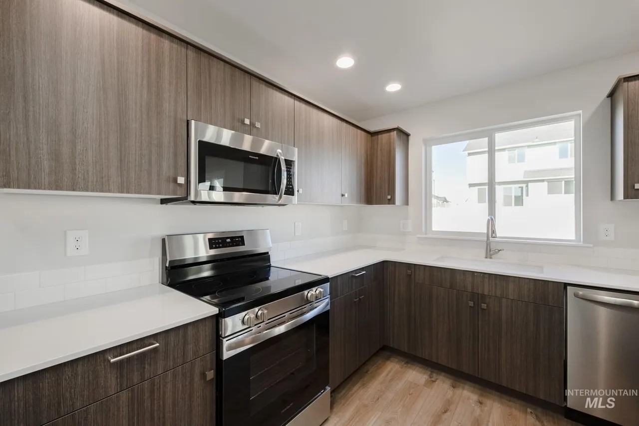 812 Strike Eagle St - Photo 6 of 23