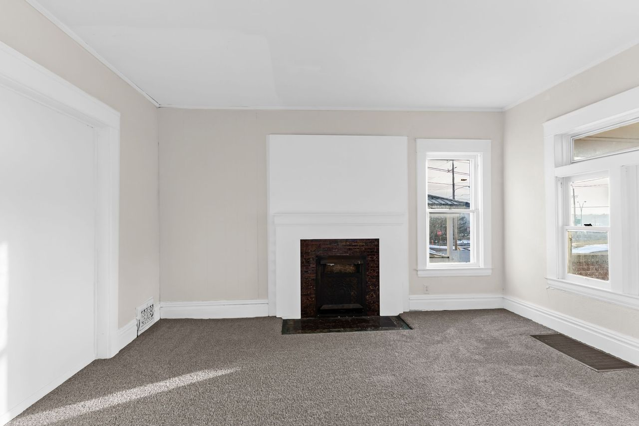 826 Michigan Ave #1 - Photo 3 of 16