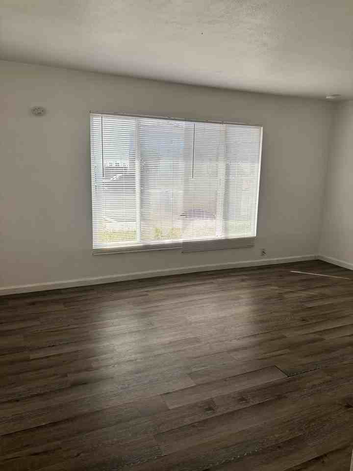 1949 Darrah StreetUnit 1 - Photo 3 of 12