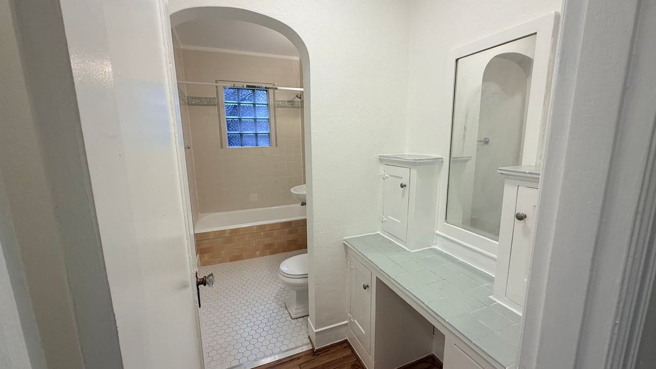 Uptown Villa Apartments - Photo 6 of 50