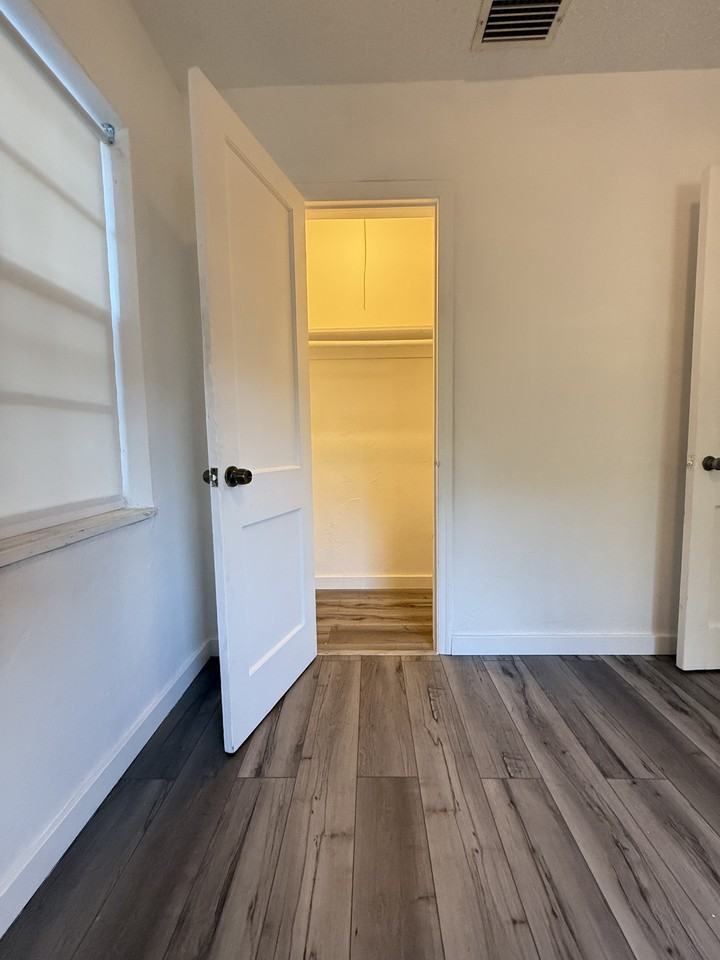 639 32nd St #1 - Photo 5 of 14