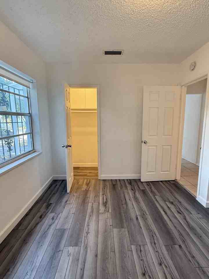 639 32nd St #1 - Photo 6 of 14