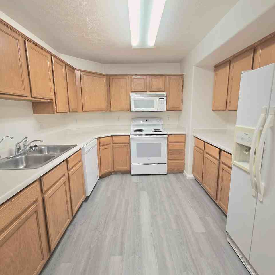 8083 N Ridge Loop E #I4 - Photo 5 of 16