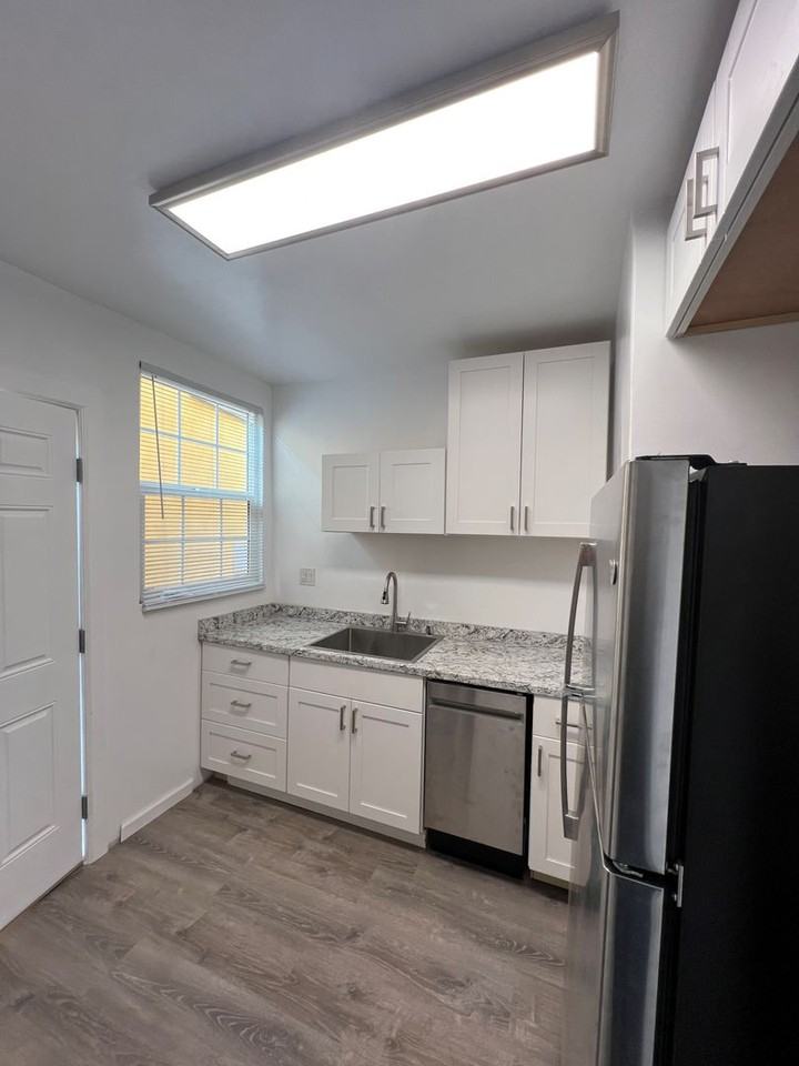 28th St Apartments - Photo 5 of 23