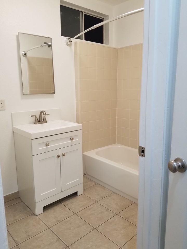 28th St Apartments - Photo 6 of 23