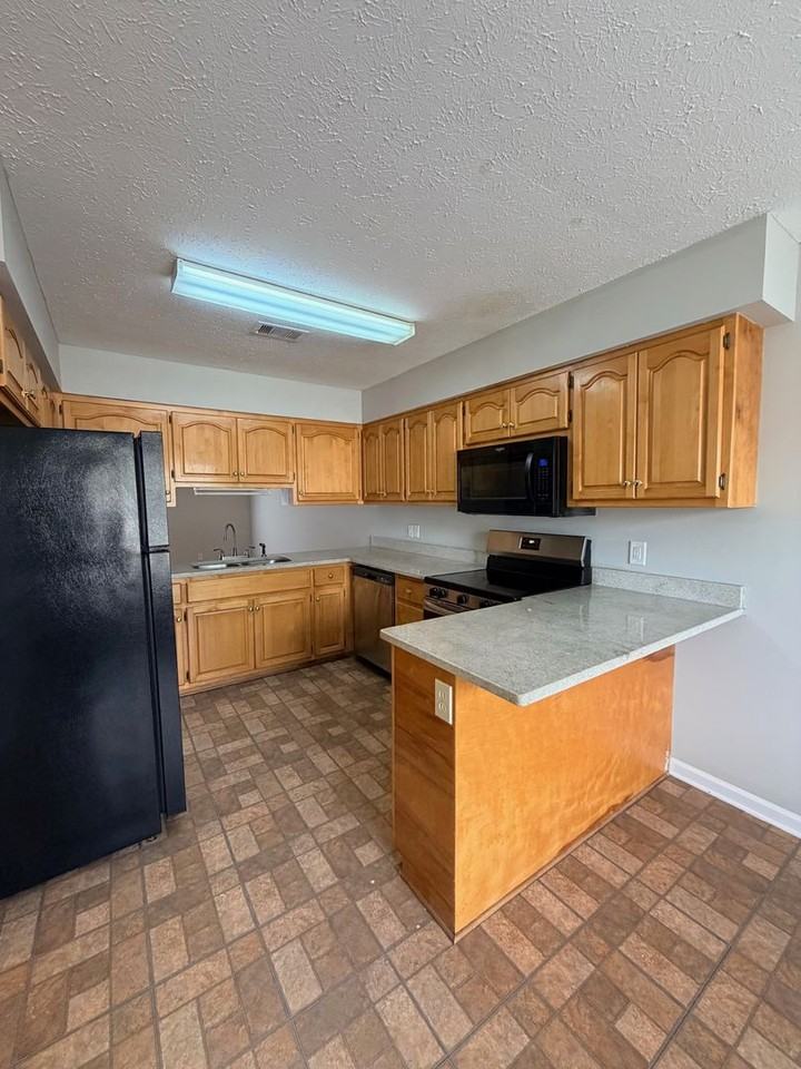 207 Harmon Dr - Photo 4 of 10