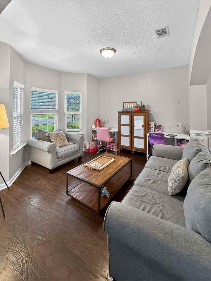 674 Red Oak Ln - Photo 4 of 28