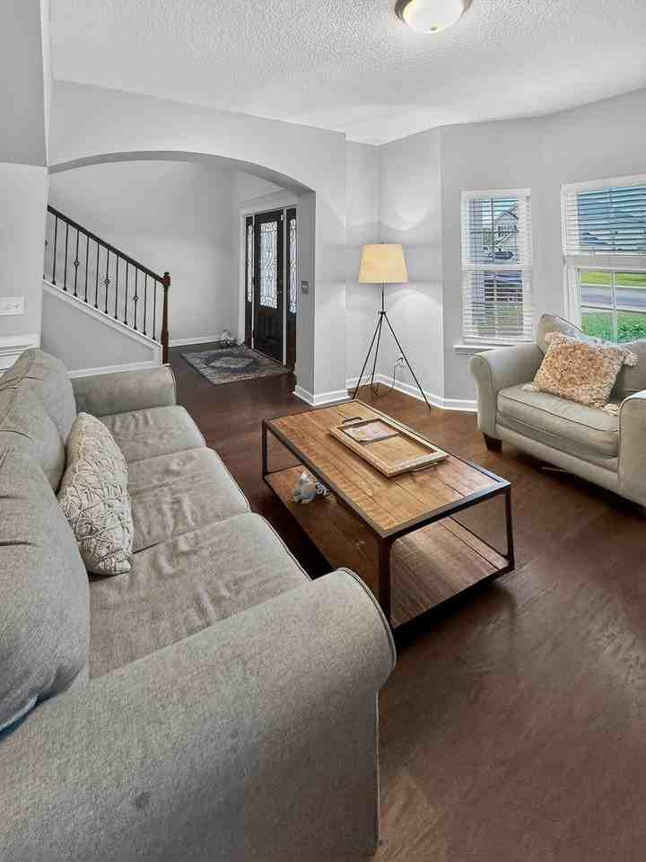 674 Red Oak Ln - Photo 5 of 28