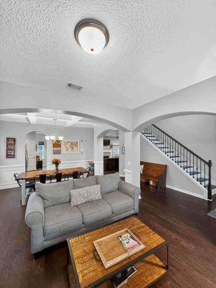 674 Red Oak Ln - Photo 6 of 28