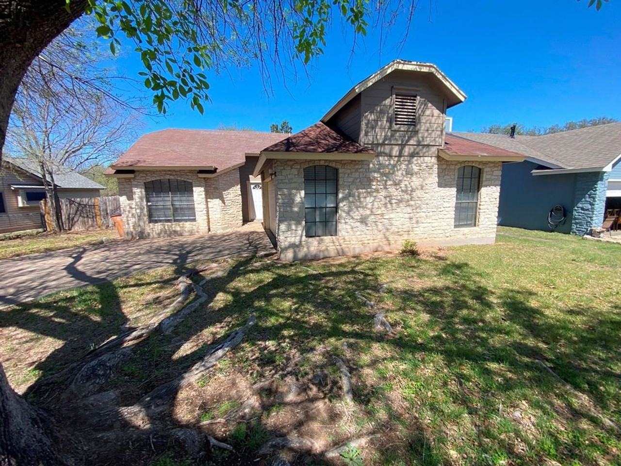 1002 Great Britain Blvd - Photo 2 of 43