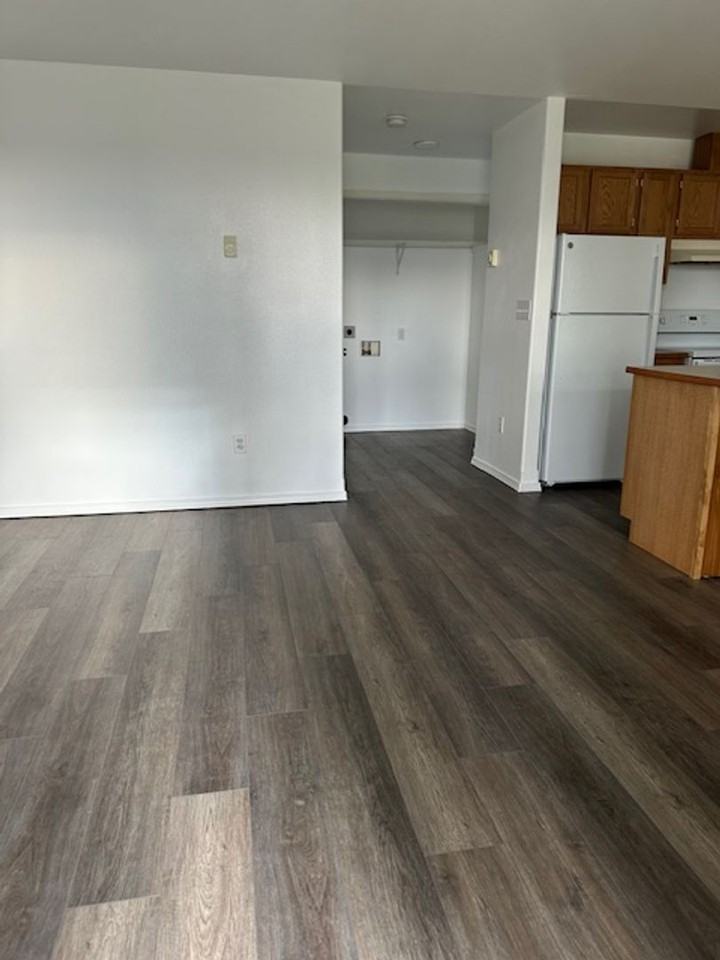 4413 Circle Pl Ne #D - Photo 6 of 9