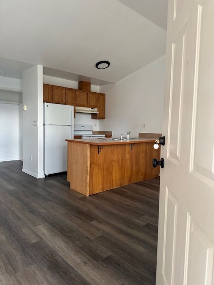 4413 Circle Pl Ne #D - Photo 7 of 9
