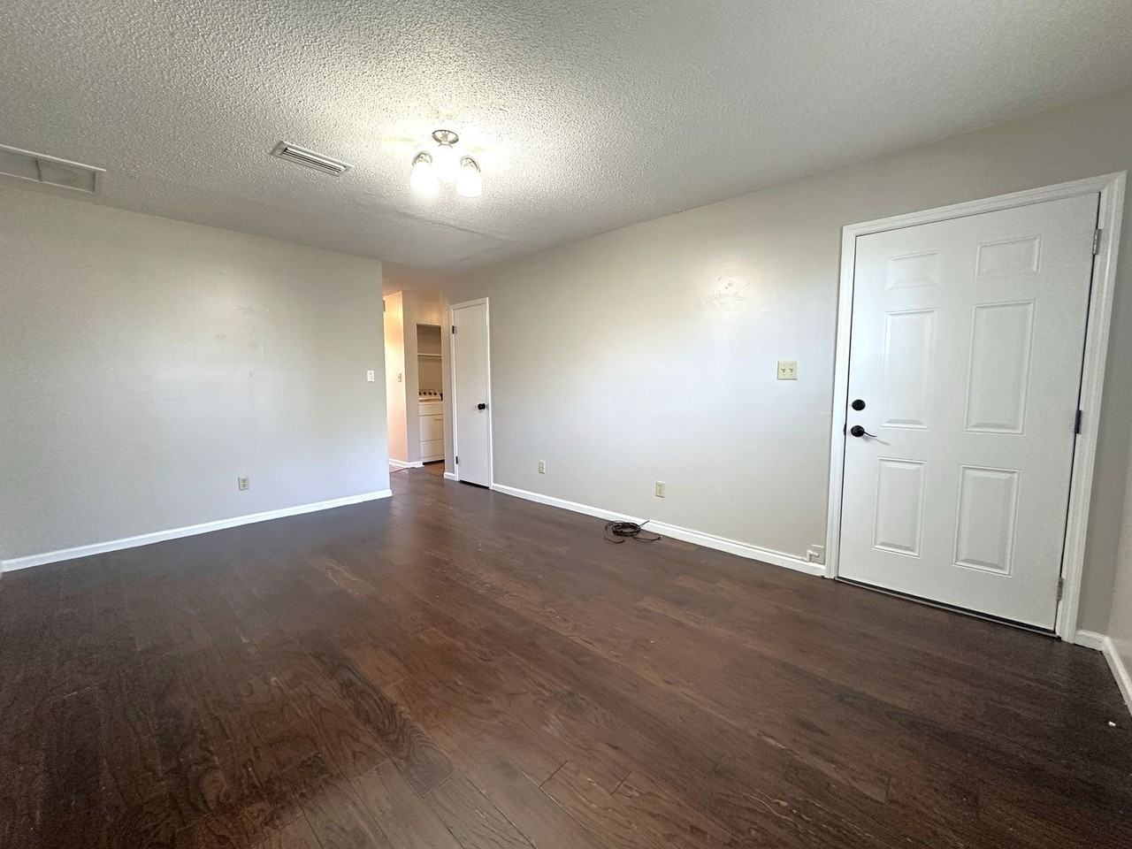 2685 Mission Rd - Photo 3 of 19