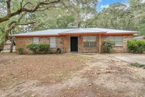 featured image of 1020 Pinetree Rd