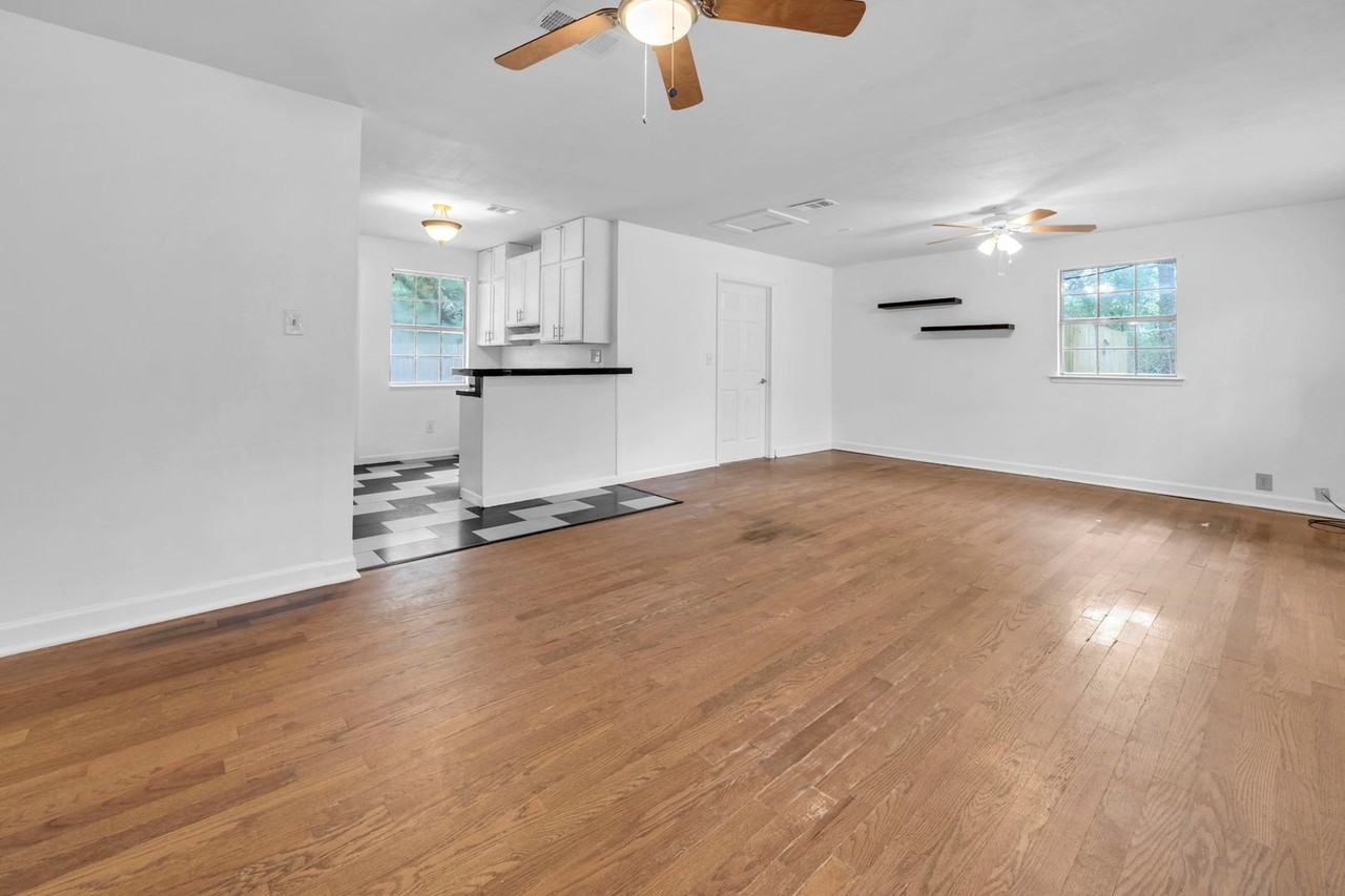 1020 Pinetree Rd - Photo 2 of 12