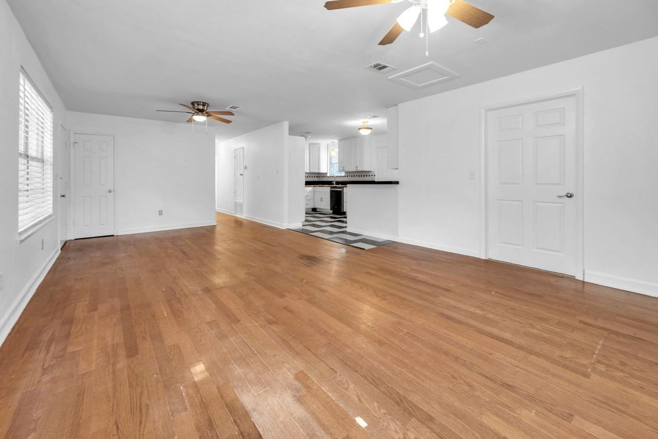 1020 Pinetree Rd - Photo 3 of 12