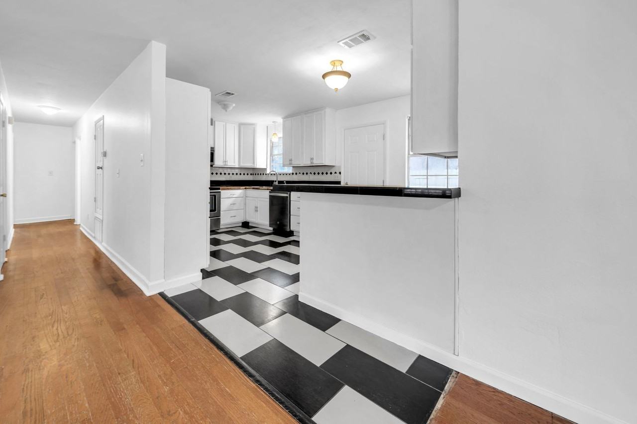 1020 Pinetree Rd - Photo 4 of 12