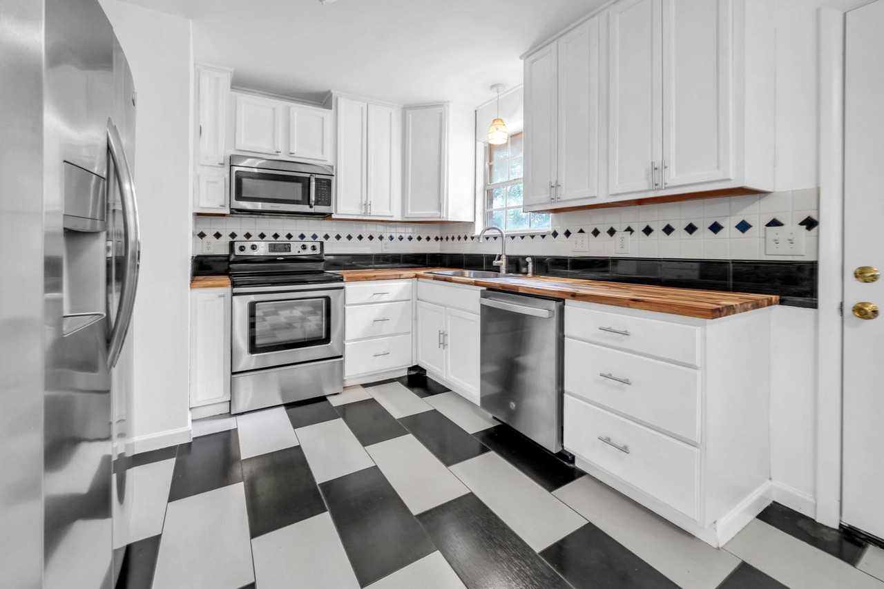 1020 Pinetree Rd - Photo 5 of 12