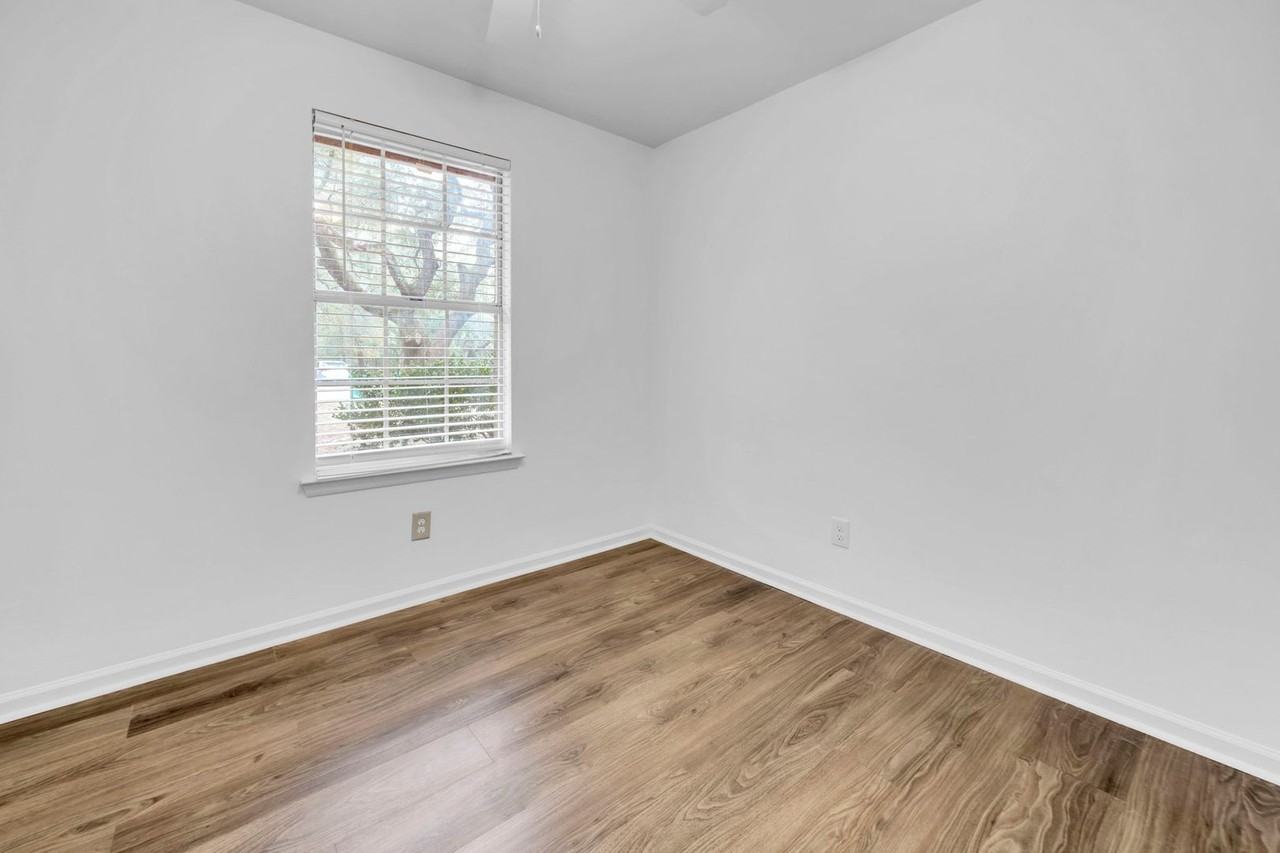 1020 Pinetree Rd - Photo 7 of 12