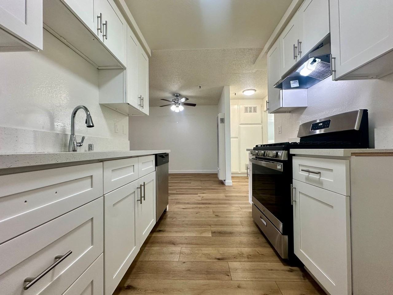 11982 - Photo 4 of 15