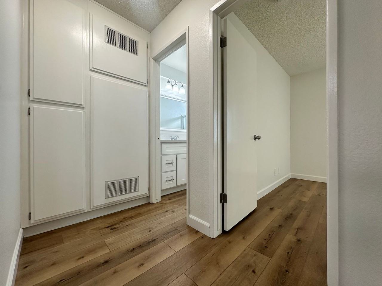 11982 - Photo 5 of 15