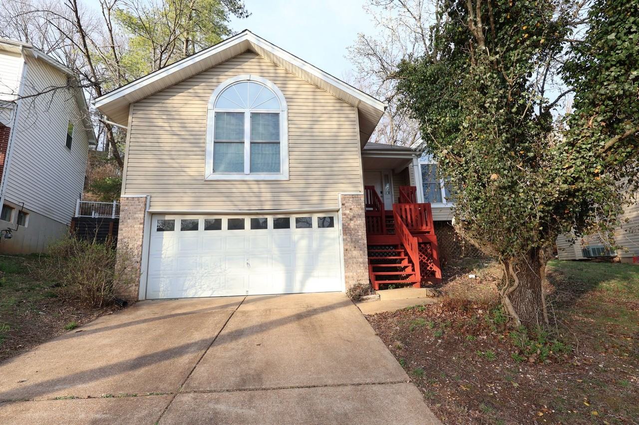 579 Elm Crossing Ct - Photo 2 of 32