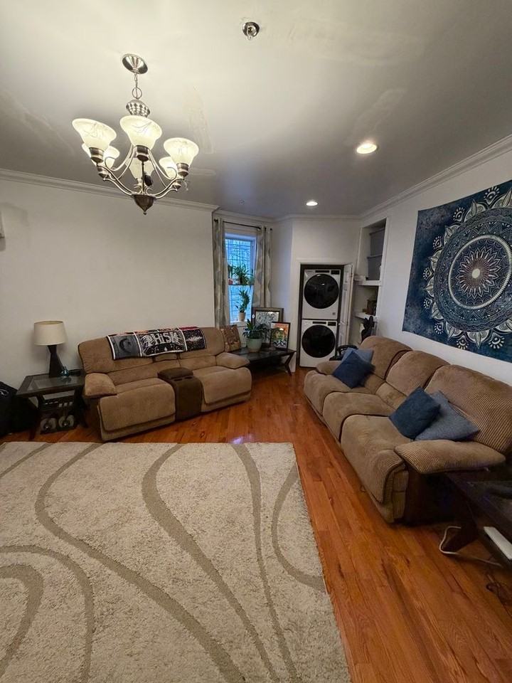 1027 Ridge - Photo 3 of 12