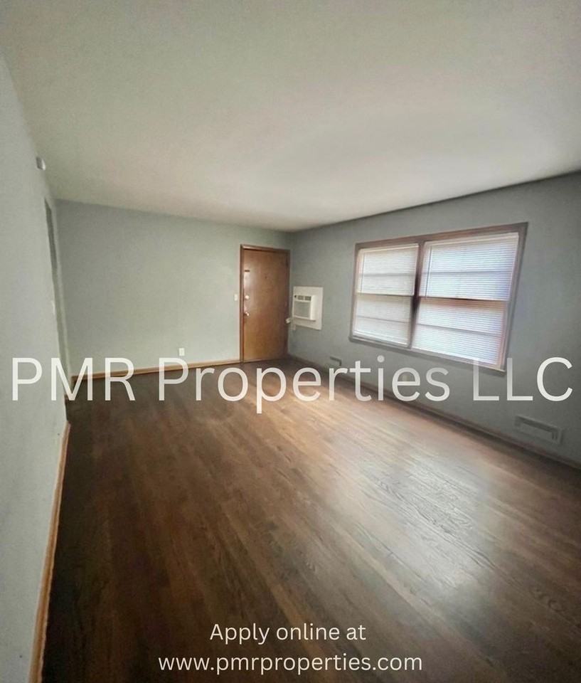 Bedford Square Apartments - Photo 3 of 15