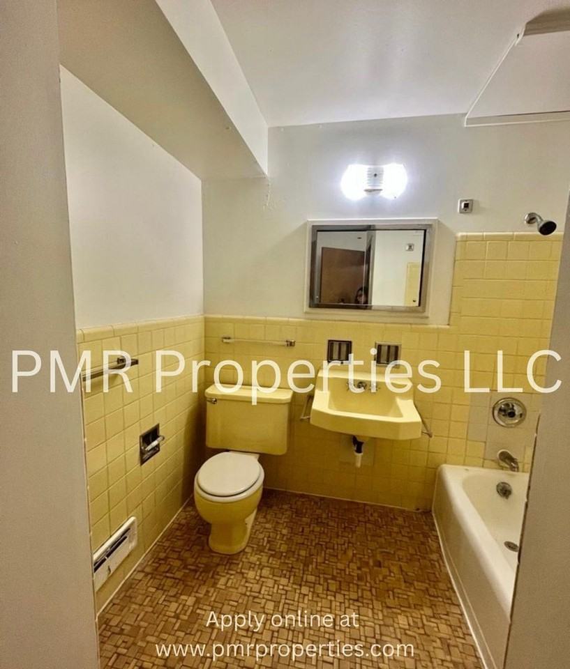 Bedford Square Apartments - Photo 6 of 15