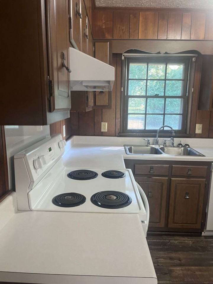 11621 Hooper Dr - Photo 3 of 8