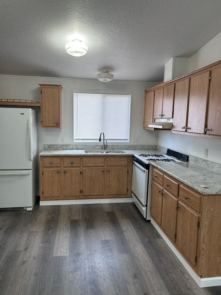 733 8th St Ne - Photo 2 of 6