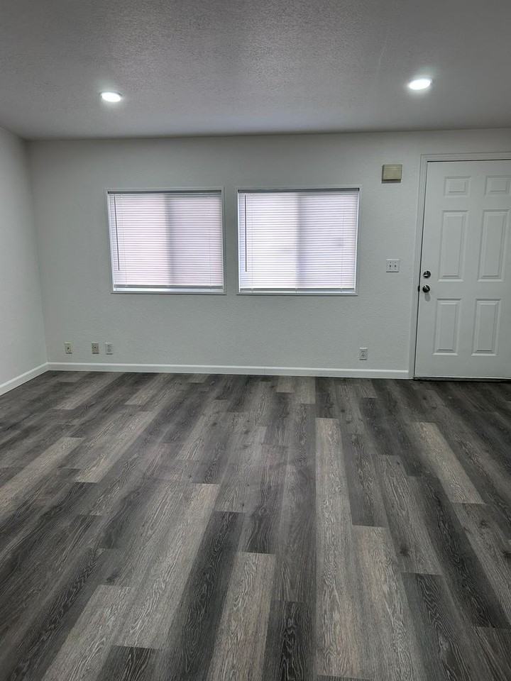 733 8th St Ne - Photo 3 of 6