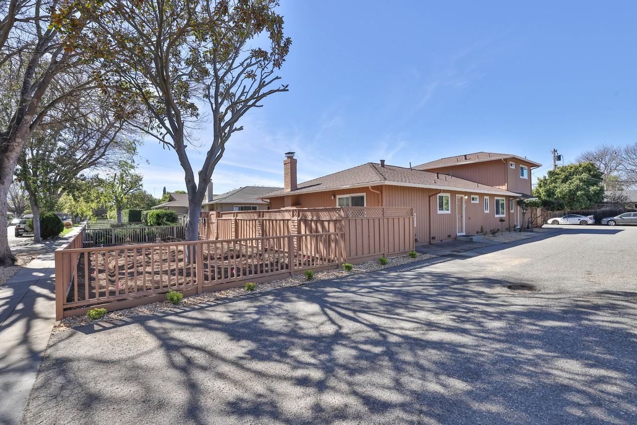 1327 Essex Way - Photo 3 of 21