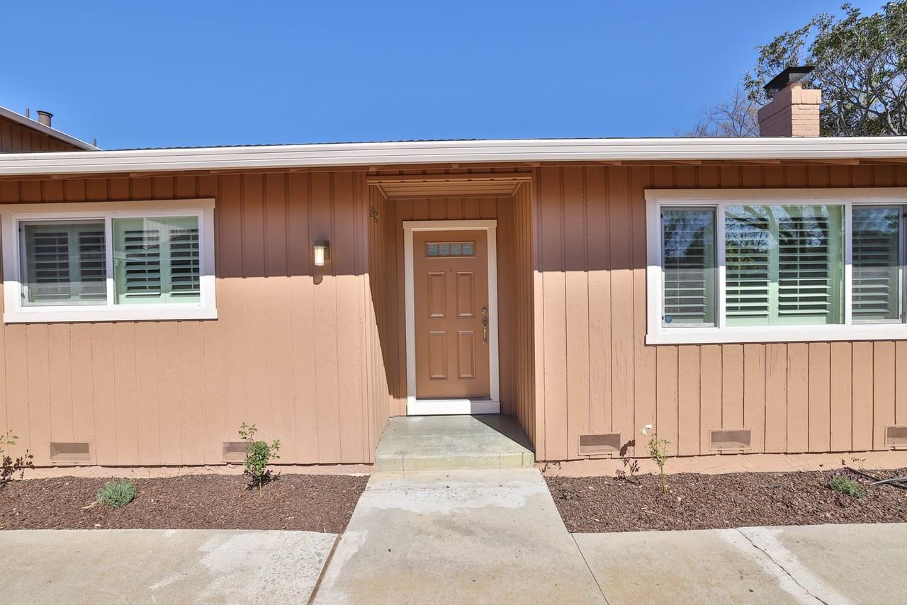 1327 Essex Way - Photo 5 of 21