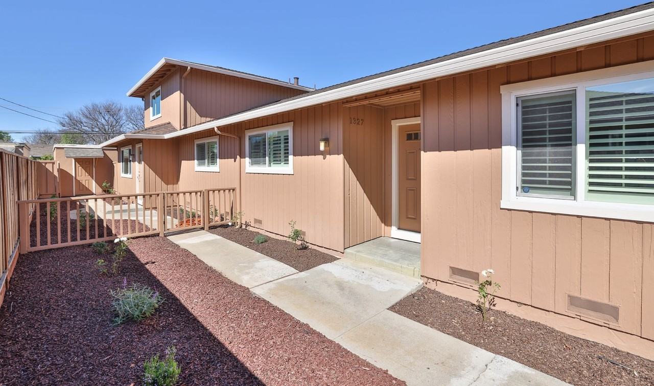 1327 Essex Way - Photo 7 of 21