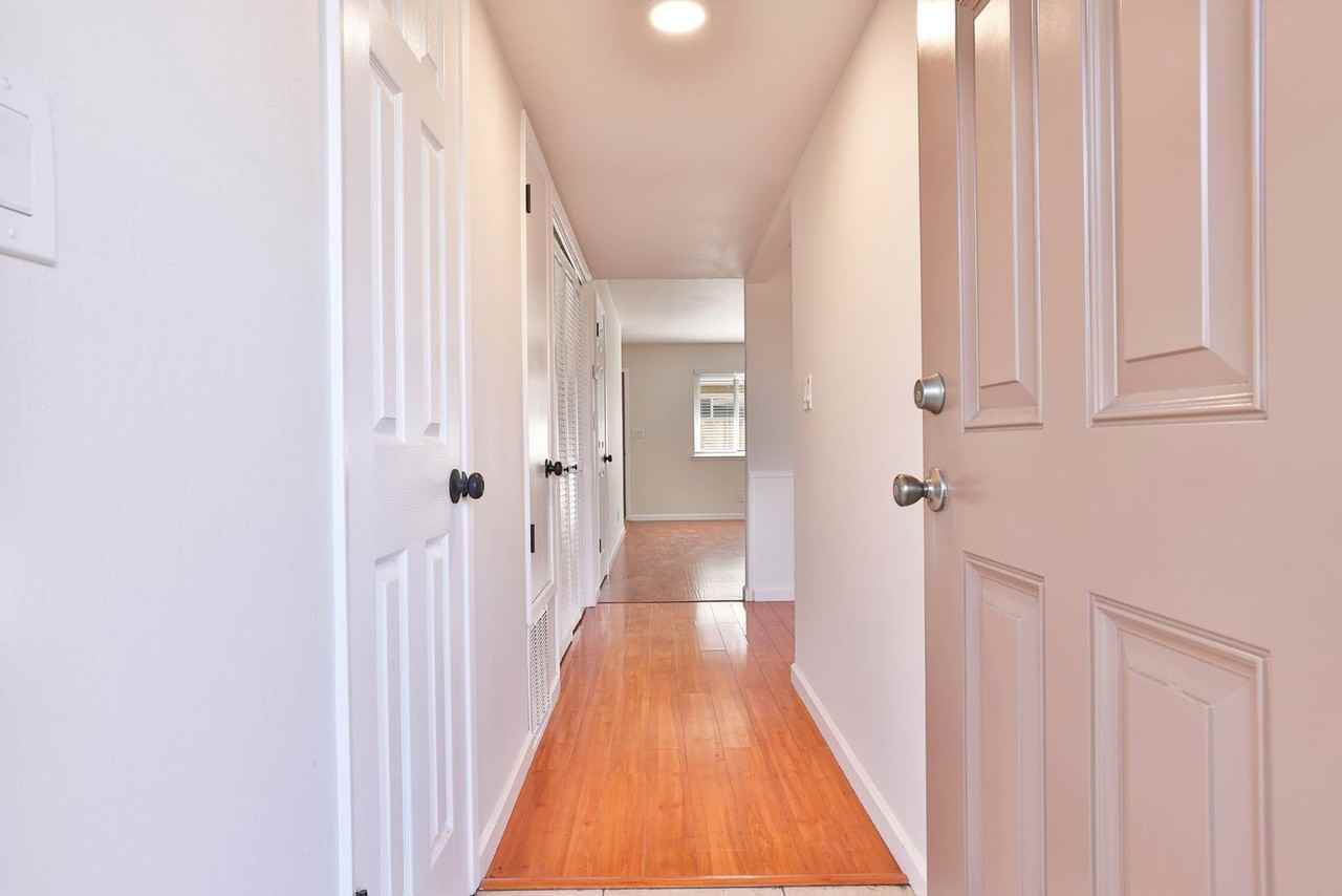 1329 Essex Way - Photo 5 of 18