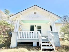 featured image of 1362 Banks Rd