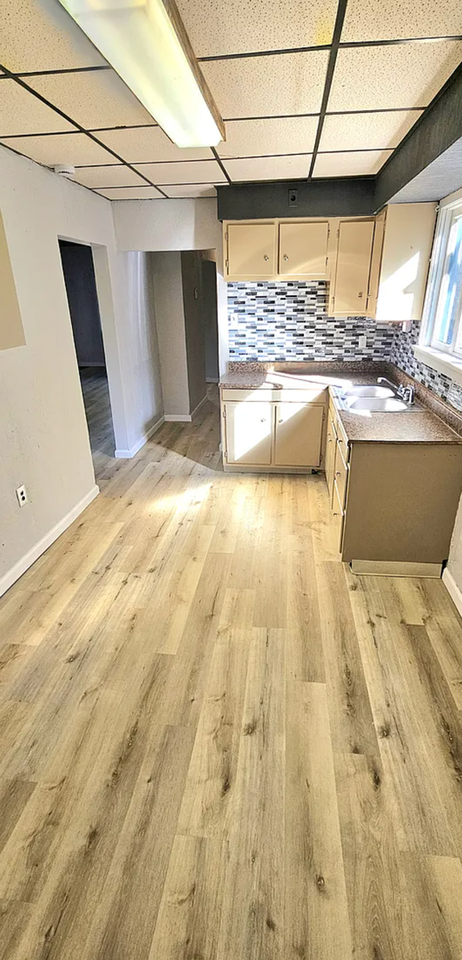 515 Carolyn Ave - Photo 3 of 26