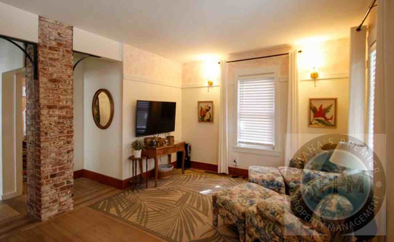 DJANGO 822 N 50 AVE - Photo 3 of 46