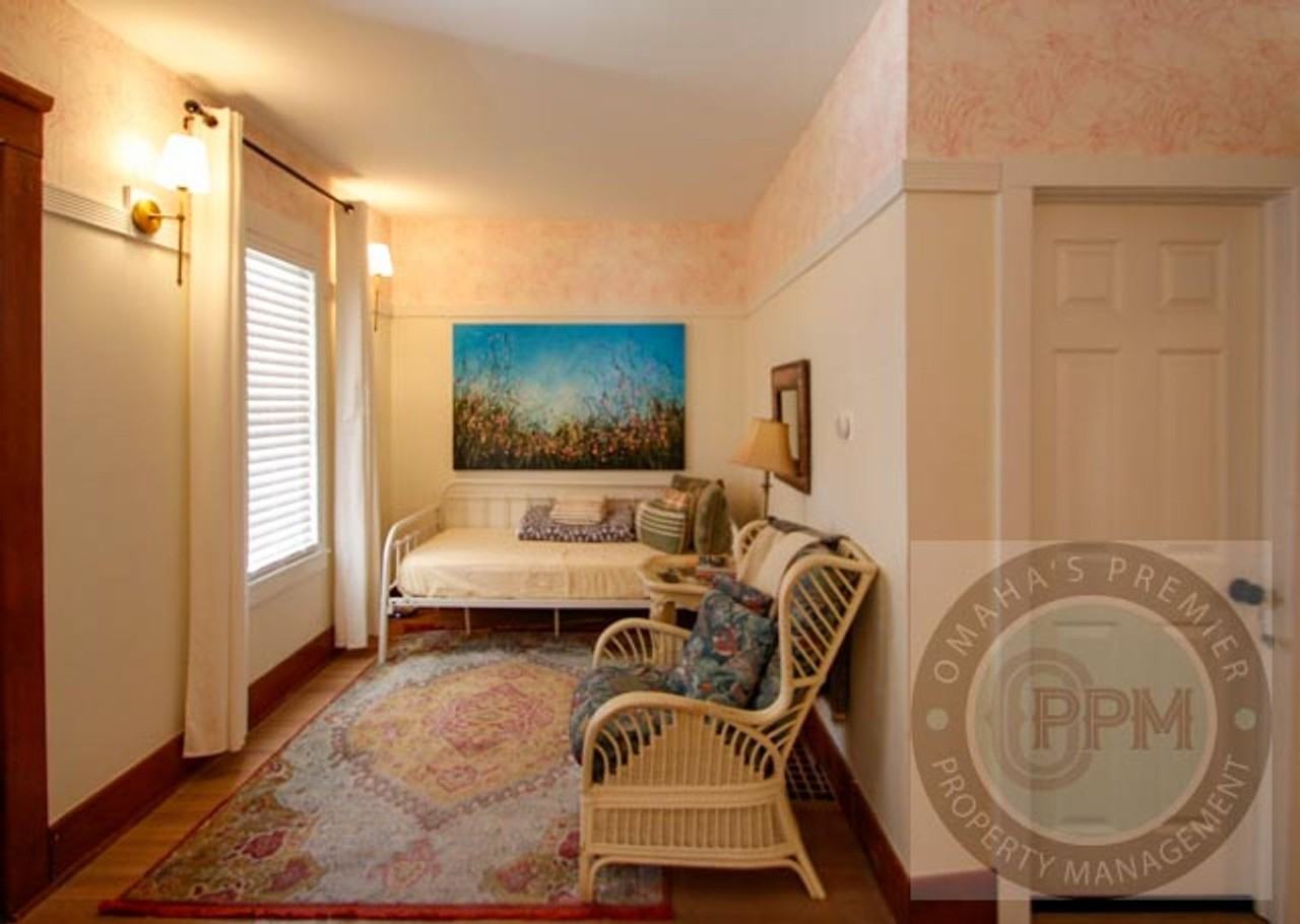 DJANGO 822 N 50 AVE - Photo 5 of 46