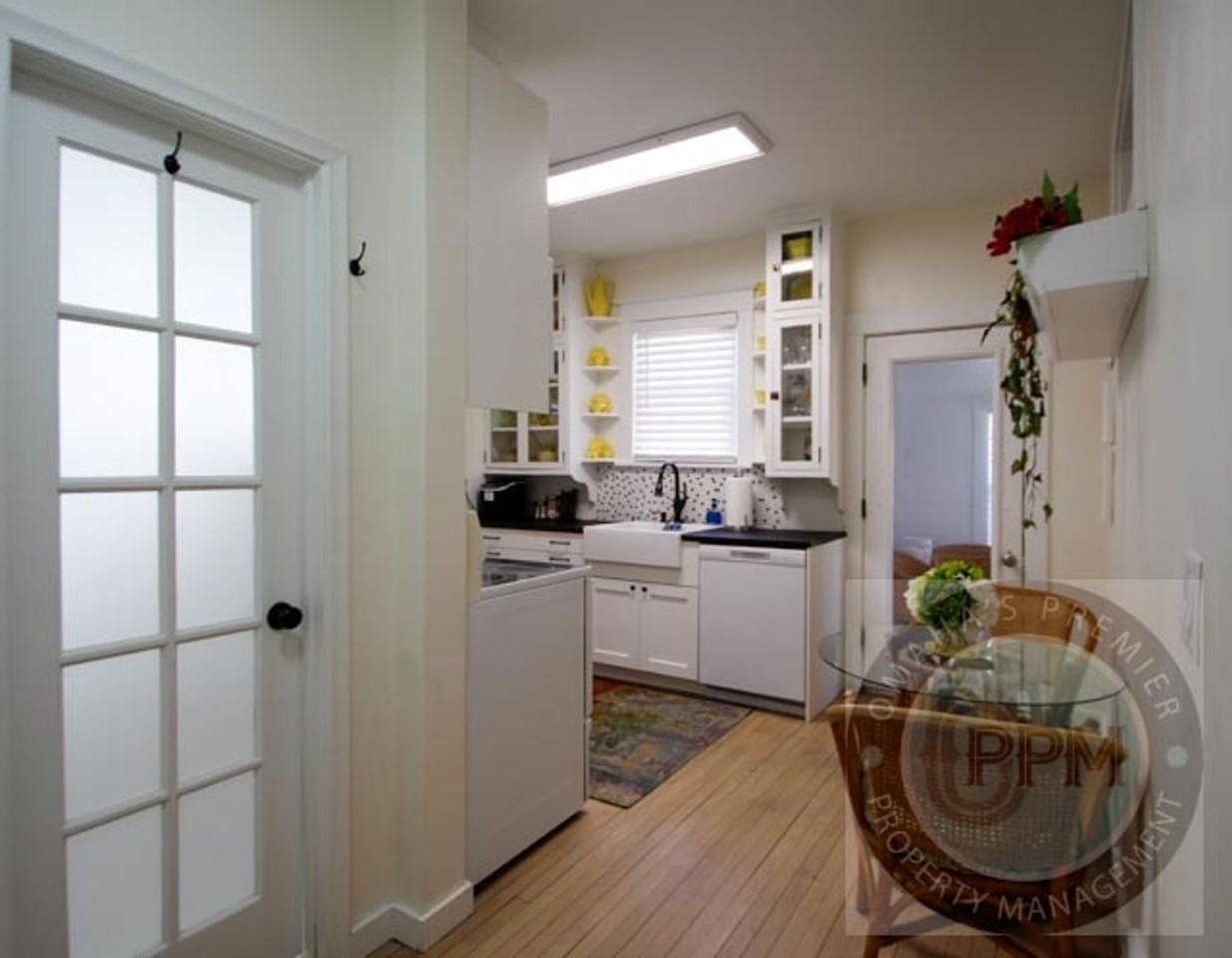 DJANGO 822 N 50 AVE - Photo 6 of 46